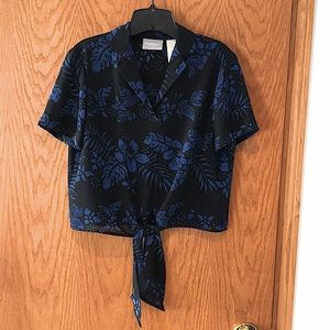 Liz Claiborne Women’s Front Tie shirt Sz 8